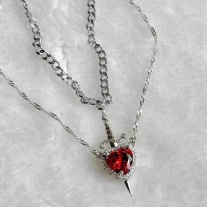 💖 La Conexión Perfecta: Collar Corazón (¡Y el de Espada para Él de Regalo HOY!) 🗡️